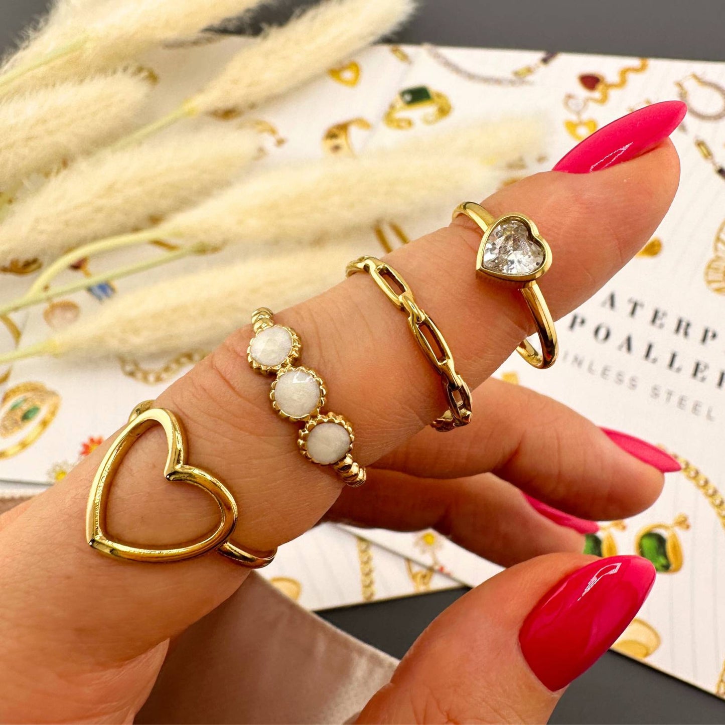 “Heart” Ring – Gold Hollow Heart