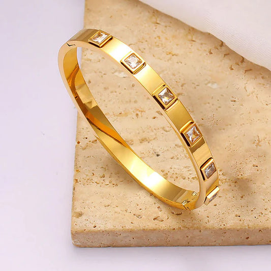 "White Square Diamond" Bracelet – 18K Premium Gold Plated