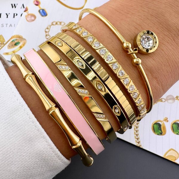 “Leaves” Bracelet – 18K Gold Elegance