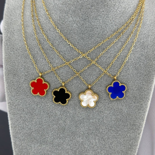 "Flower" Necklace – 18K Gold Elegance