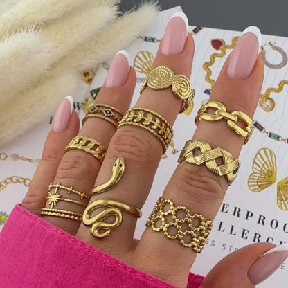 “Shaped Beauty” Ring – 18K Gold Design