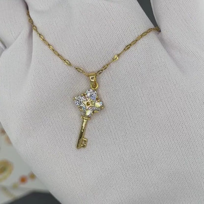 “Key” Necklace – 18K Gold Elegance