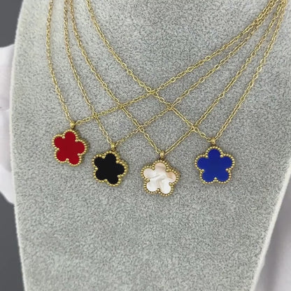 “Flower” Necklace – 18K Gold Elegance