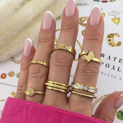 “Golden Edge” Ring – 18K Modern Charm