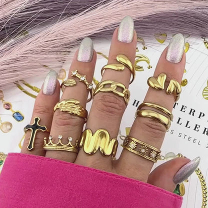 “Leaf” Ring – 18K Gold Elegance