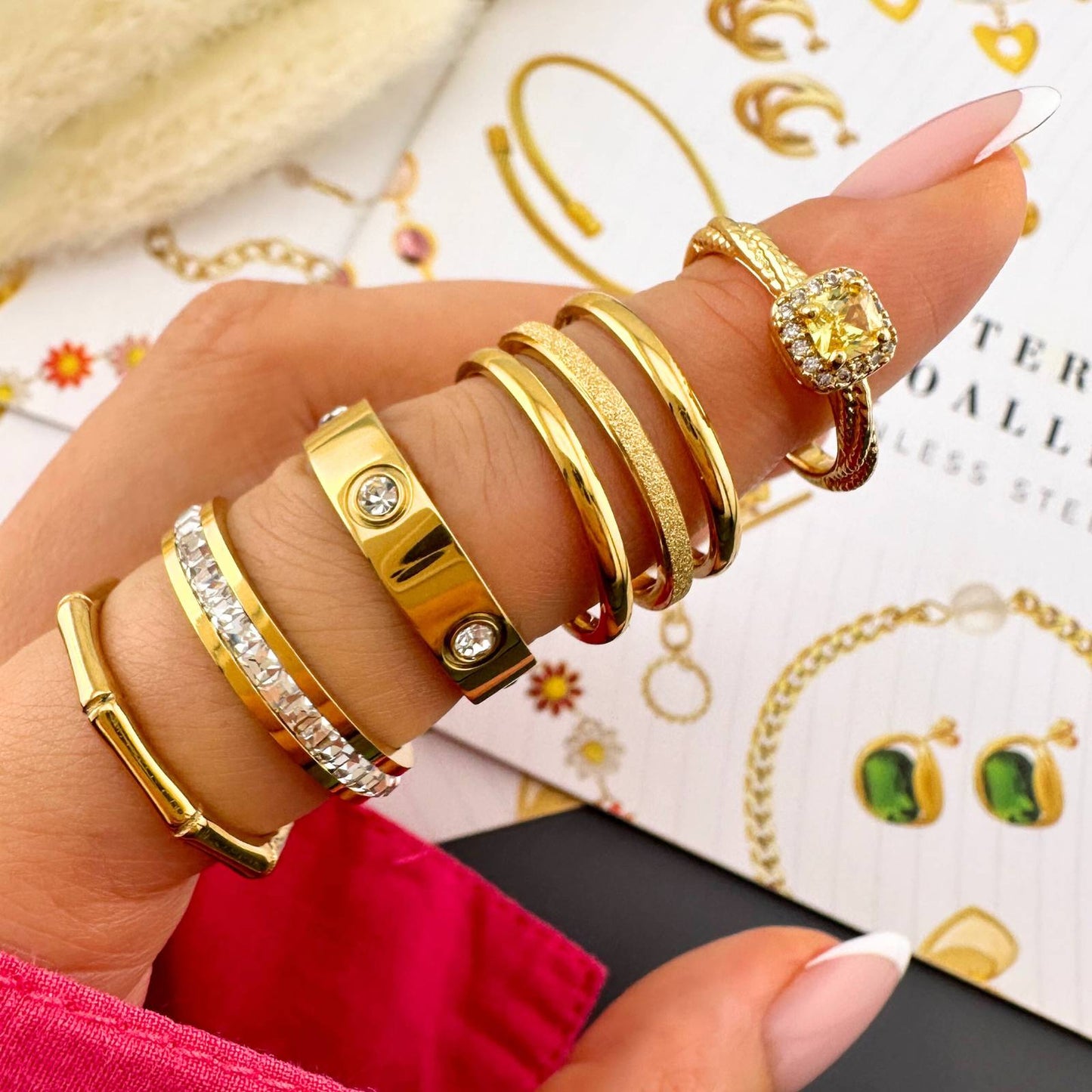 “Golden Edge” Ring – 18K Modern Charm