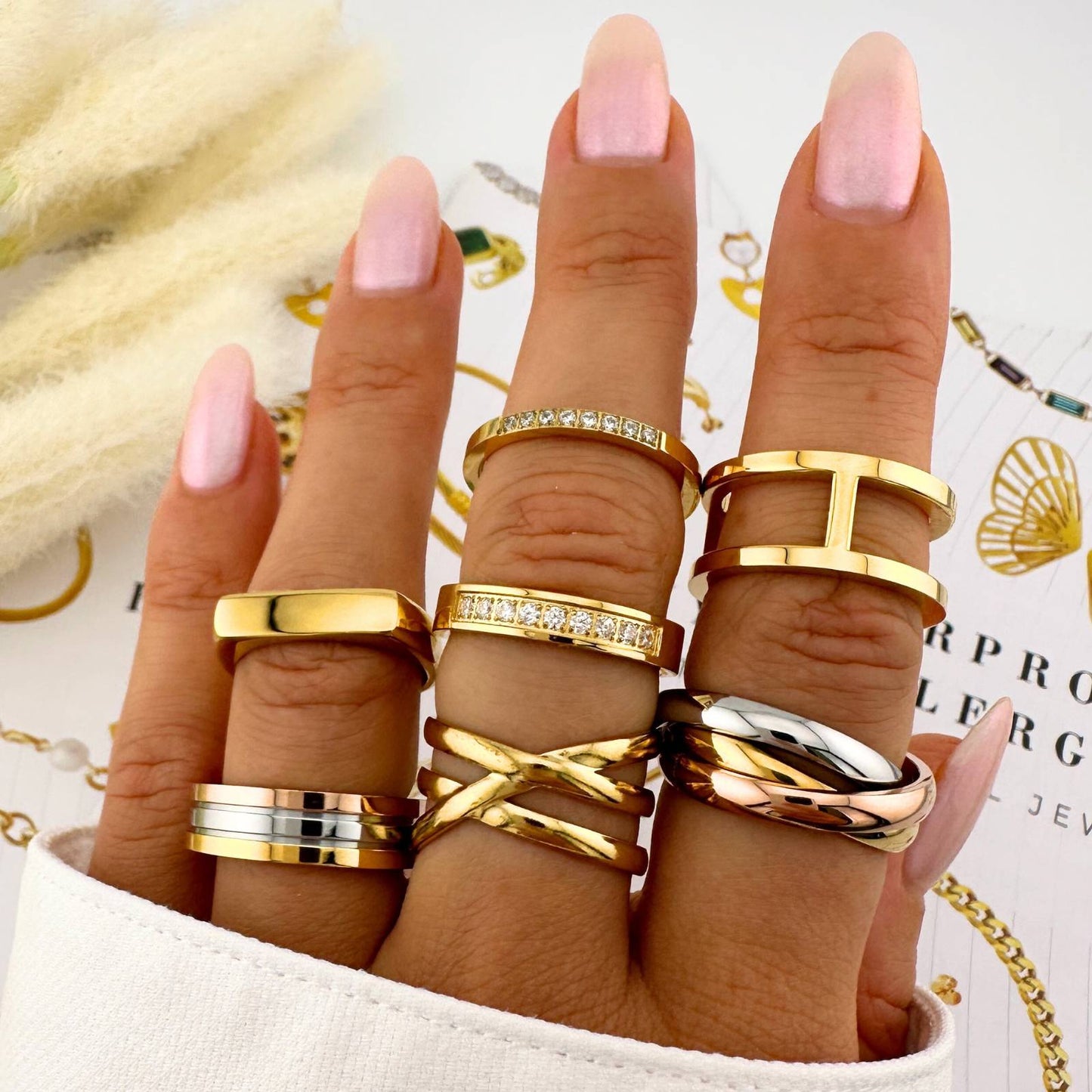 “Cross Circles” Ring – 18K Gold Charm